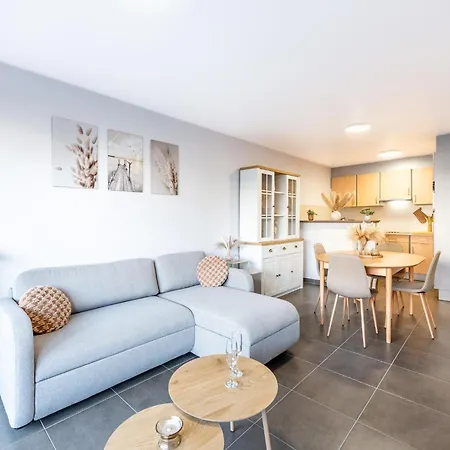 In With Garden Apartment