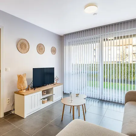 Apartment In With Garden *
